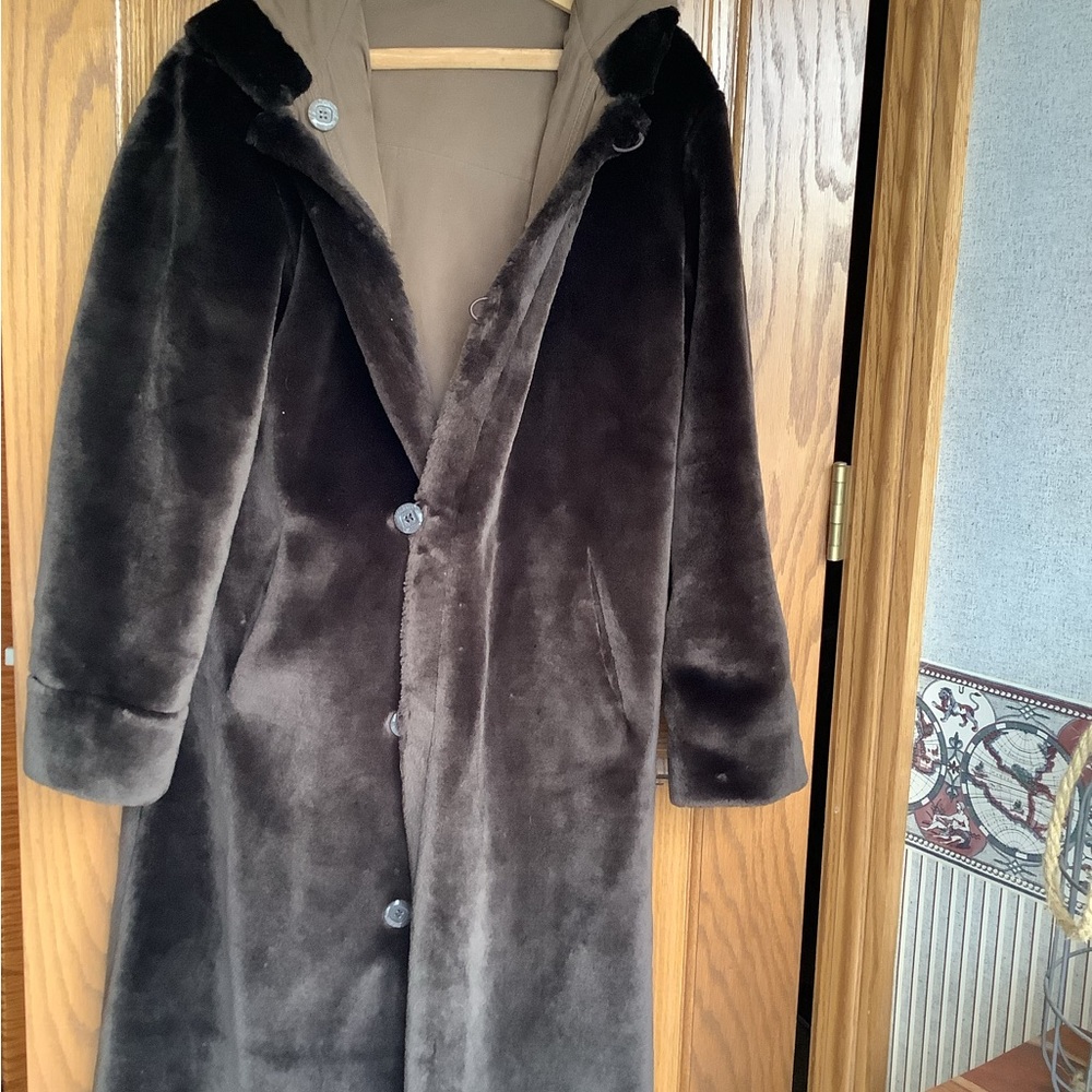 Faux fur reversible Utex long brown coat  P/S